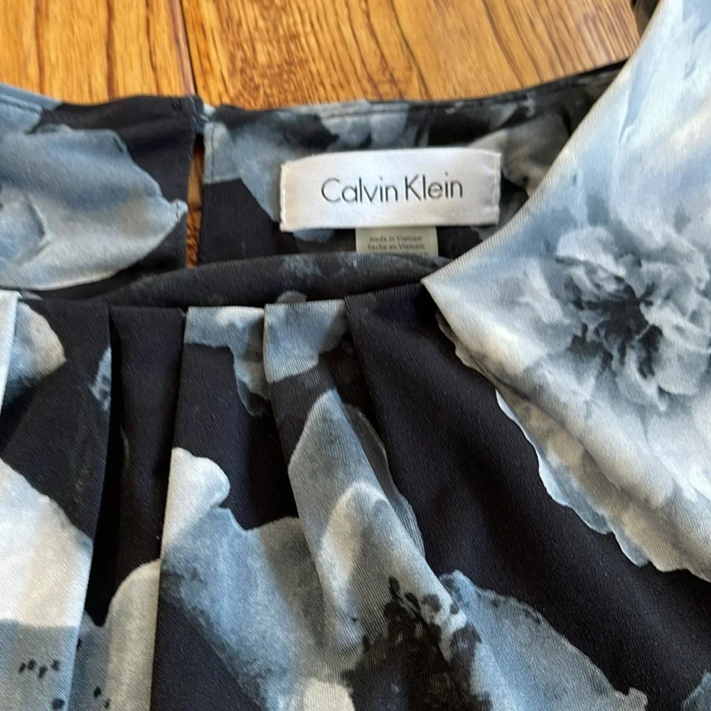 Calvin Klein women’s blouse. Sleeveless and sized L. Ships fast! - Picture 2 of 6